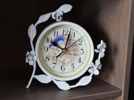 Ceas alb model vintage