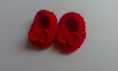 Botosei cu fundita crosetata