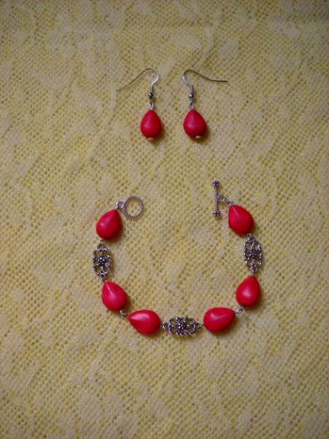 Set bratara cu cercei howlite rosu
