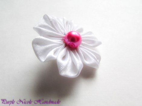 Brosa Puritate - floare textila kanzashi