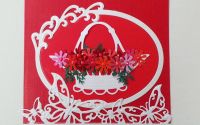 Buchet de flori pe fundal rosu