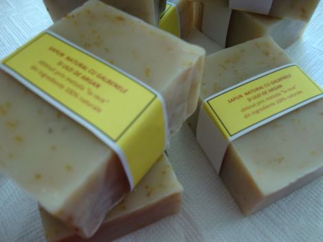 SAPUN NATURAL CU GALBENELE SI ULEI DE ARGAN