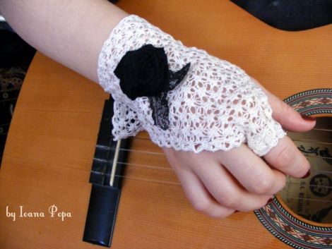 Manseta crosetata manual Gothic lolita