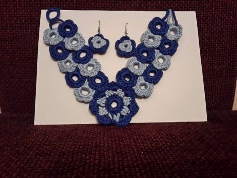Set handmade colier si cercei crosetat albastru