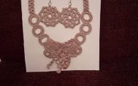 Set handmade colier si cercei crosetat crem