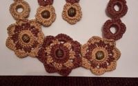 Set handmade colier si cercei crosetat maron