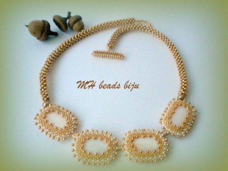 Colierul gold and ivory