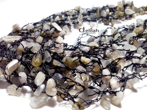 Colier crosetat matase neagra si labradorit