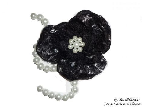 Brosa Luxurious Black Lace Brooch