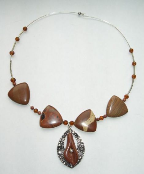 colier red jasper si goldstone