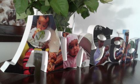nume din lemn personalizat cu fotografii