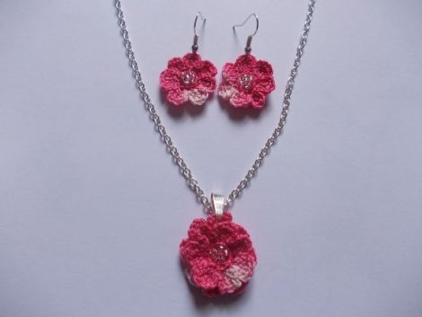 Set cercei si colier crosetat Rose