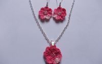 Set cercei si colier crosetat Rose