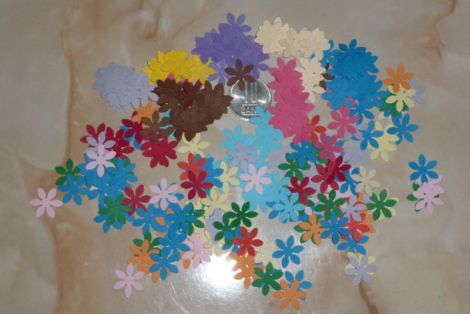 confetti floricele colorate