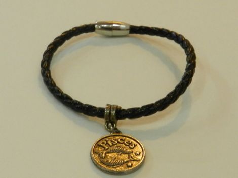 barata cu medalion zodiacal