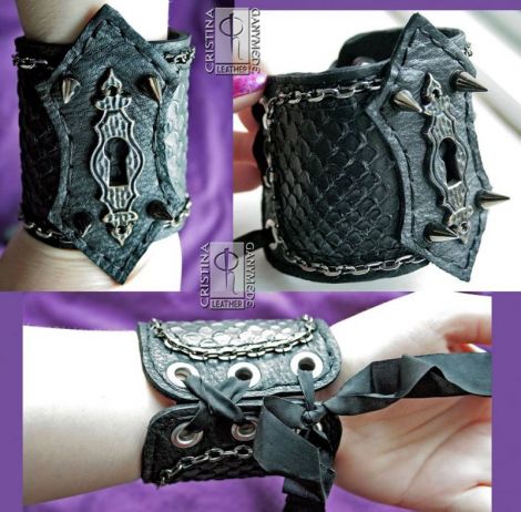 BRATARA CU ACCESORII METALICE