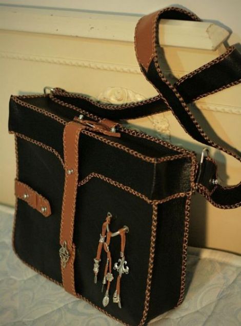 GEANTA TIP POSTAS