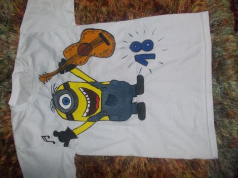 Tricou pictat manual