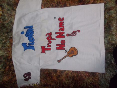 Tricou pictat manual