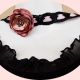 chocker cu floare roz