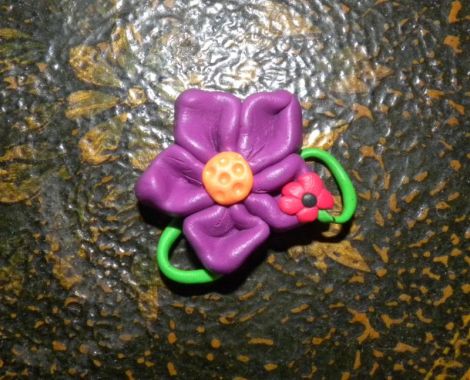 Brosa floare mov