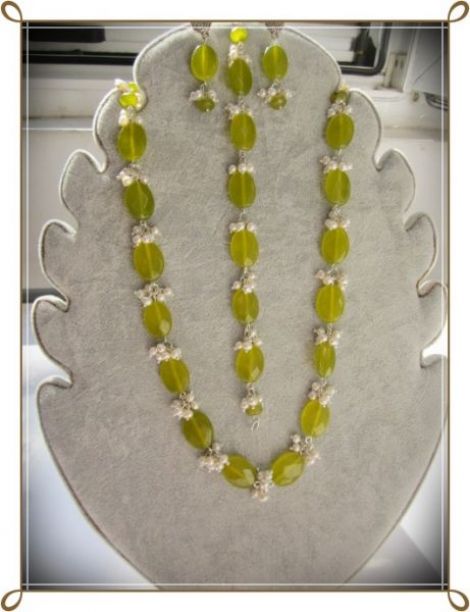 Set- peridot fatetat si perle albe de cultura