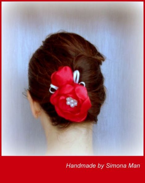 Floare de par rosie