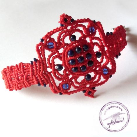 Bratara macrame cu lapis lazuli