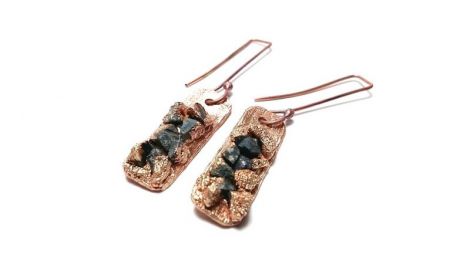 Cercei din cupru si cipsuri lapis lazuli