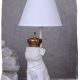 LAMPA DE MASA CU UN BULDOG CU COROANA