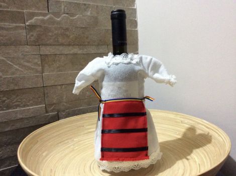 Costum popular maramuresan pentru sticla