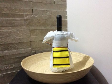 Costum popular maramuresan pentru sticla