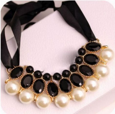 Colier elegant negru cu alb