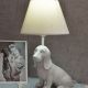 LAMPA DE MASA CU UN CAINE