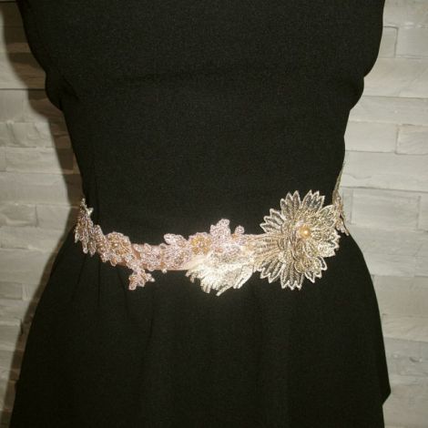 Accesoriu multifunctional cu elemente de broderie