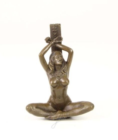 DOAMNA CU CATUSE- STATUETA DIN BRONZ PE SOCLU DIN