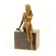 FEMEIE DEZGOLITA - STATUETA DIN BRONZ PE SOCLU DIN