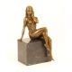 FEMEIE DEZGOLITA - STATUETA DIN BRONZ PE SOCLU DIN