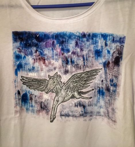 Tricou pictat manual