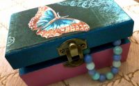 Cutie de bijuterii din lemn decorata cu decoupage 