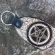 Breloc din piele sculptata manual pentagrama