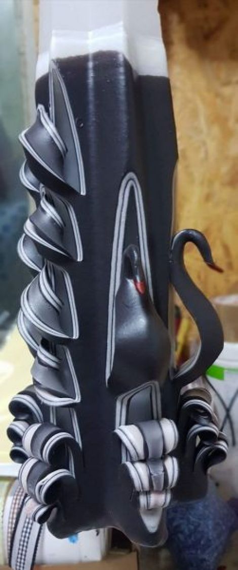 Lumanare sculptata manual