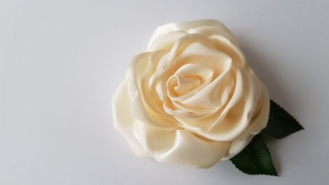 Brosa Trandafir Ivory
