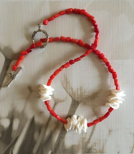 Colier din coral natural si scoici naturale