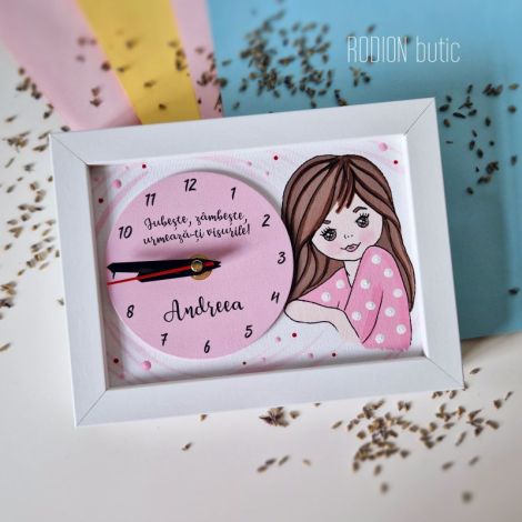 Ceas fetita personalizat cu nume pictat manual