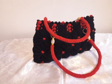 Geanta macrame rosunegru