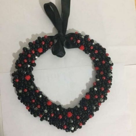 Colier statement trandafiri rosii perle negre