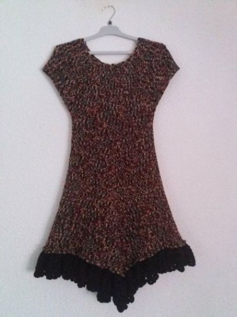 Rochie pepita cu volan negru