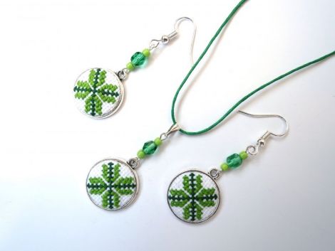 Set verde cu motive romanesti