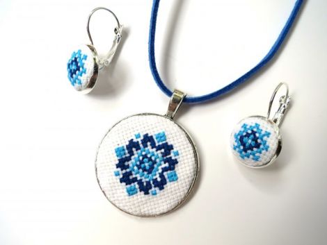 Set bleu cu motive traditionale